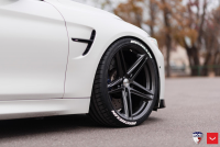 ���� ������� Vossen: BMW M4 �� ������ Vossen VFS-5