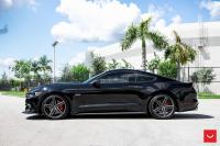 ���� ������� Vossen: Ford Mustang �� ������ Vossen CV5