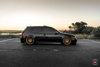 ���� ������� Vossen: VW Golf �� ������ Vossen VPS-305T